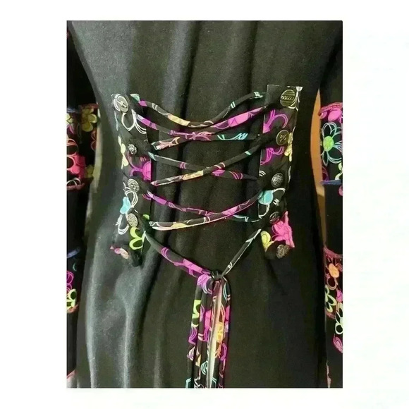 Stunning Bespoke Steampunk and Fantasy Corset-Laced Couture - Picture 7 of 9